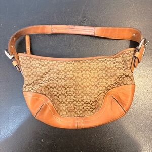 Coach Y2K SoHo Hobo Signature
Canvas Brown Small Hobo
Shoulder Bag